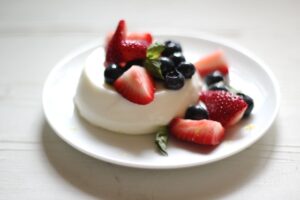 Panna Cotta Vanilla Berry, Dessert Elegan dan Mudah Dibuat