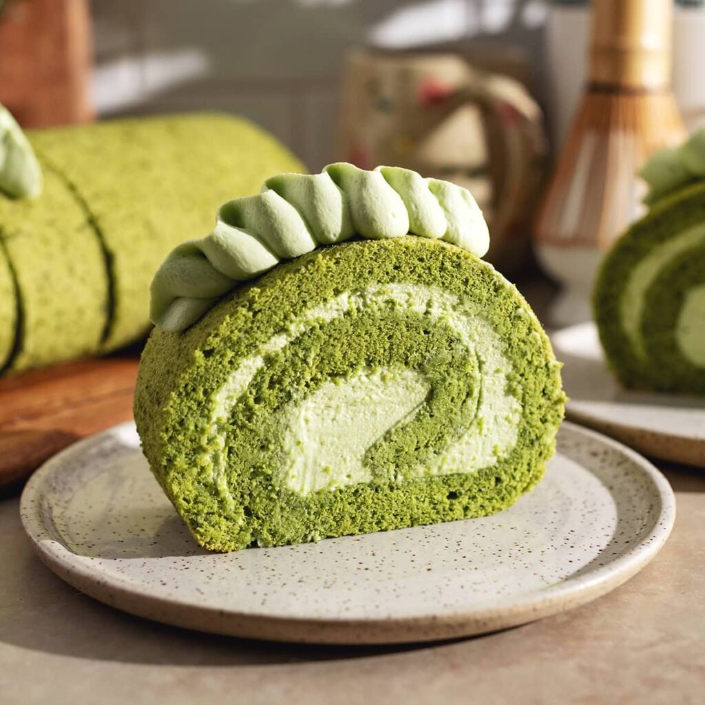 Matcha Roll Cake: Kue Teh Hijau yang Lembut dan Menenangkan