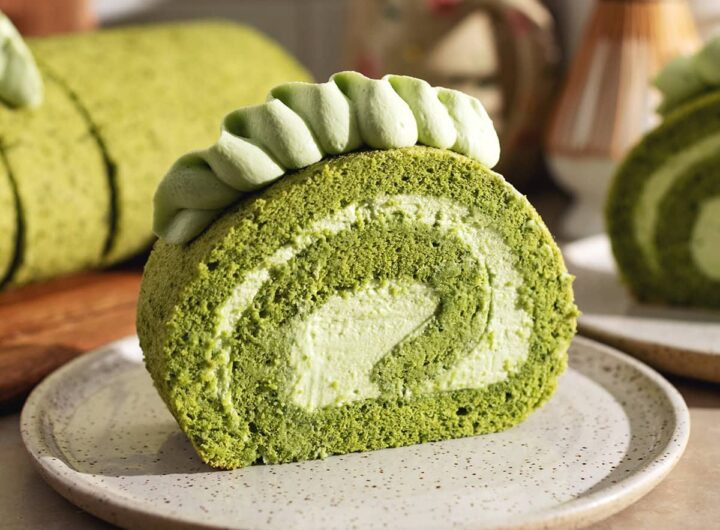Matcha Roll Cake: Kue Teh Hijau yang Lembut dan Menenangkan
