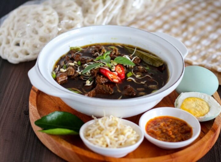 Rawon Surabaya: Kuah Hitam Legendaris Aroma Kluwek Unik