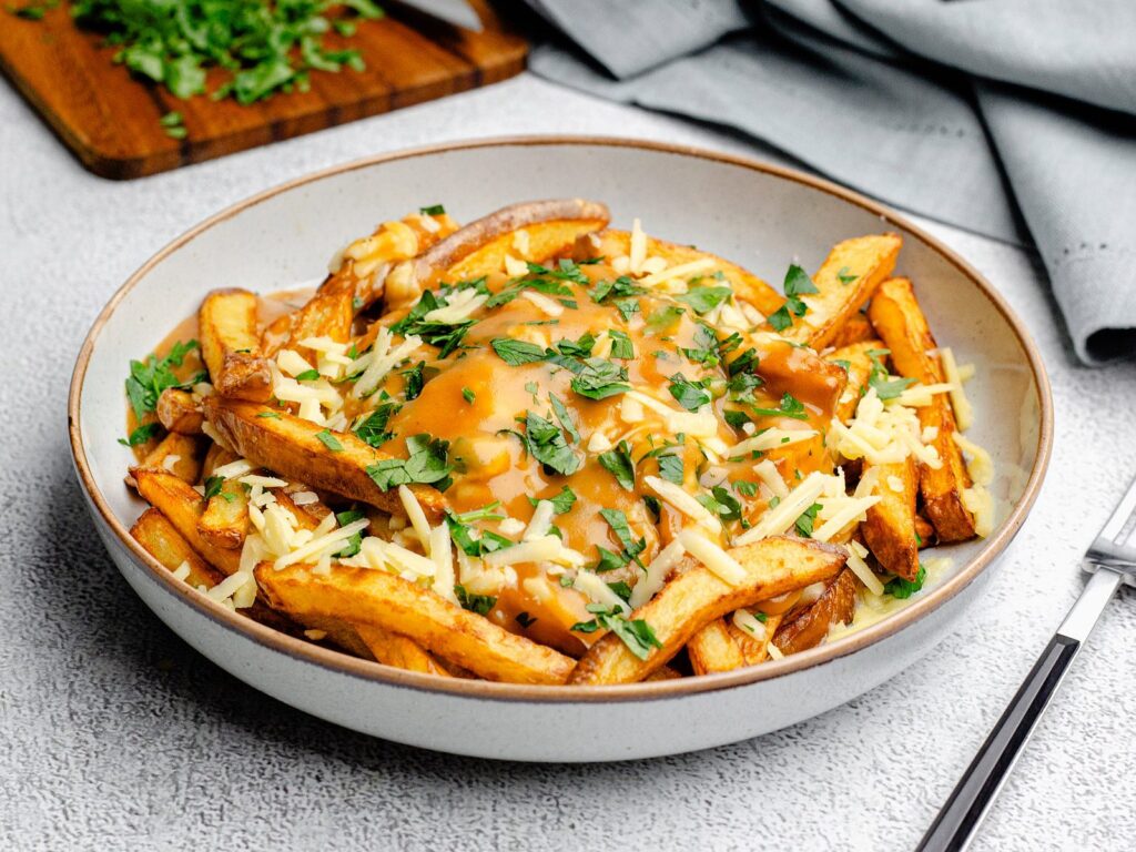 Poutine Kanada: Kentang Goreng dengan Kuah Gravy Nikmat